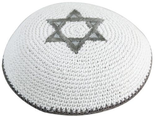 כיפה סרוגה רקמה מגן דוד בצבע כסף ואפור 17 ס"מ