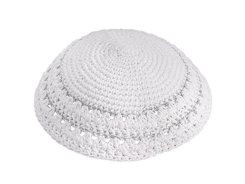 כיפה סרוגה 15 ס"מ לבנה מחוררת עם פסי כסף | Knitted Kippah 15 cm- White with Holes and Silver Stripes