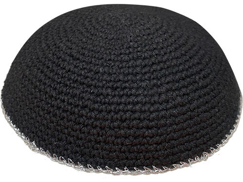 כיפה סרוגה 15 ס"מ שחור מסביב פס כסף | Knitted Kippah 15 cm- Black with Silver Line