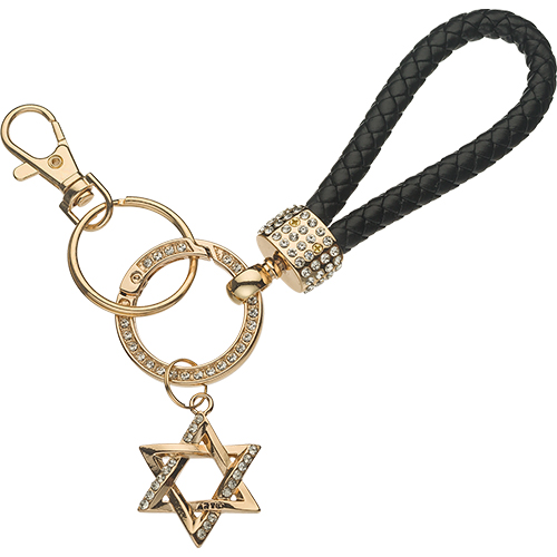 מחזיק מפתחות המשלב רצועה קלעית, טבעות חיבור, תפס מתכת ותליון מגן דוד משובץ אבנים נוצצות במבט חזיתי.