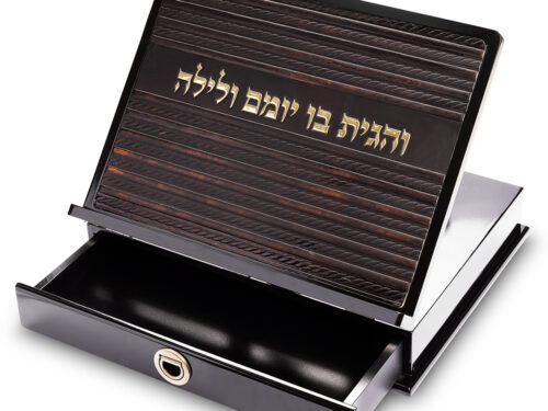 שטנדר מעץ עם פלקטה דמוי עור ומגירה 38x30 ס"מ | Elegant Shtender with Dawer and Leatherette Plaque 38*30 cm