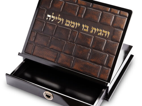 שטנדר מעץ עם פלקטה דמוי עור
